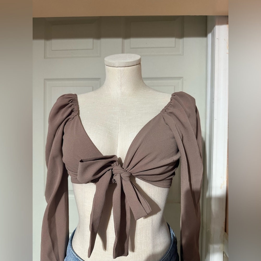 Cropped long sleeve top